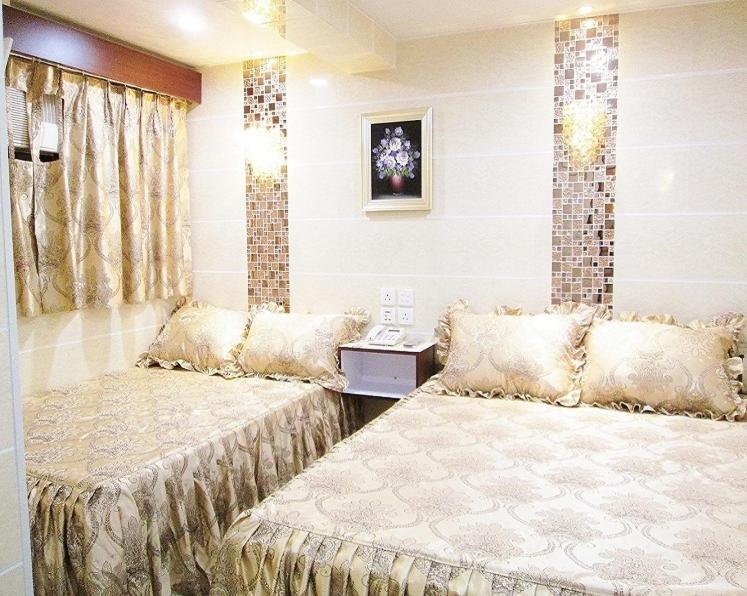 New Chung King Mansion Guest House - Tower C Hong Kong Room photo