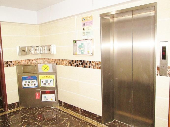 New Chung King Mansion Guest House - Tower C Hong Kong Exterior photo
